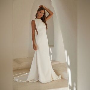 Sarah Seven Cassiopeia Wedding Dress - Size 2/4, no body alterations!